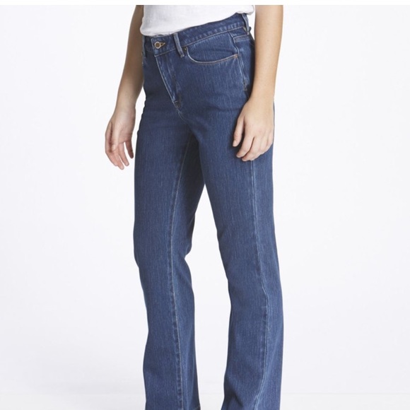 L.L. Bean Denim - 🚨NWT LL Bean straight leg jeans